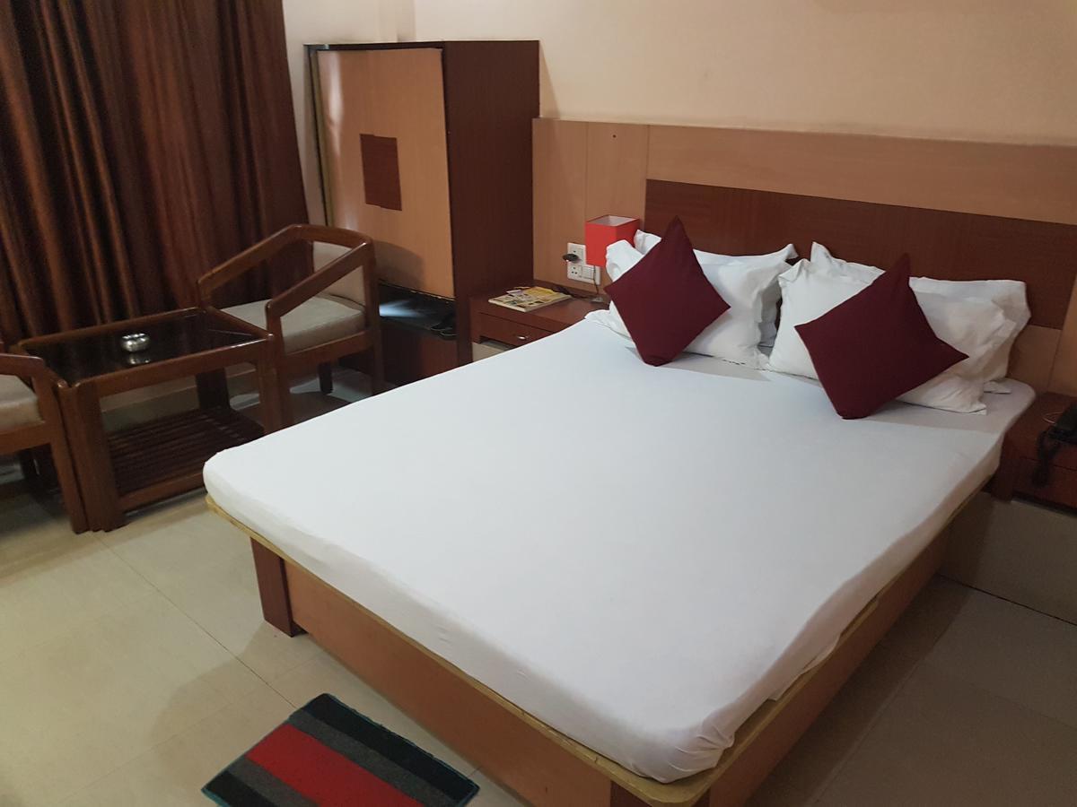 Hotel Simla Силигури Екстериор снимка