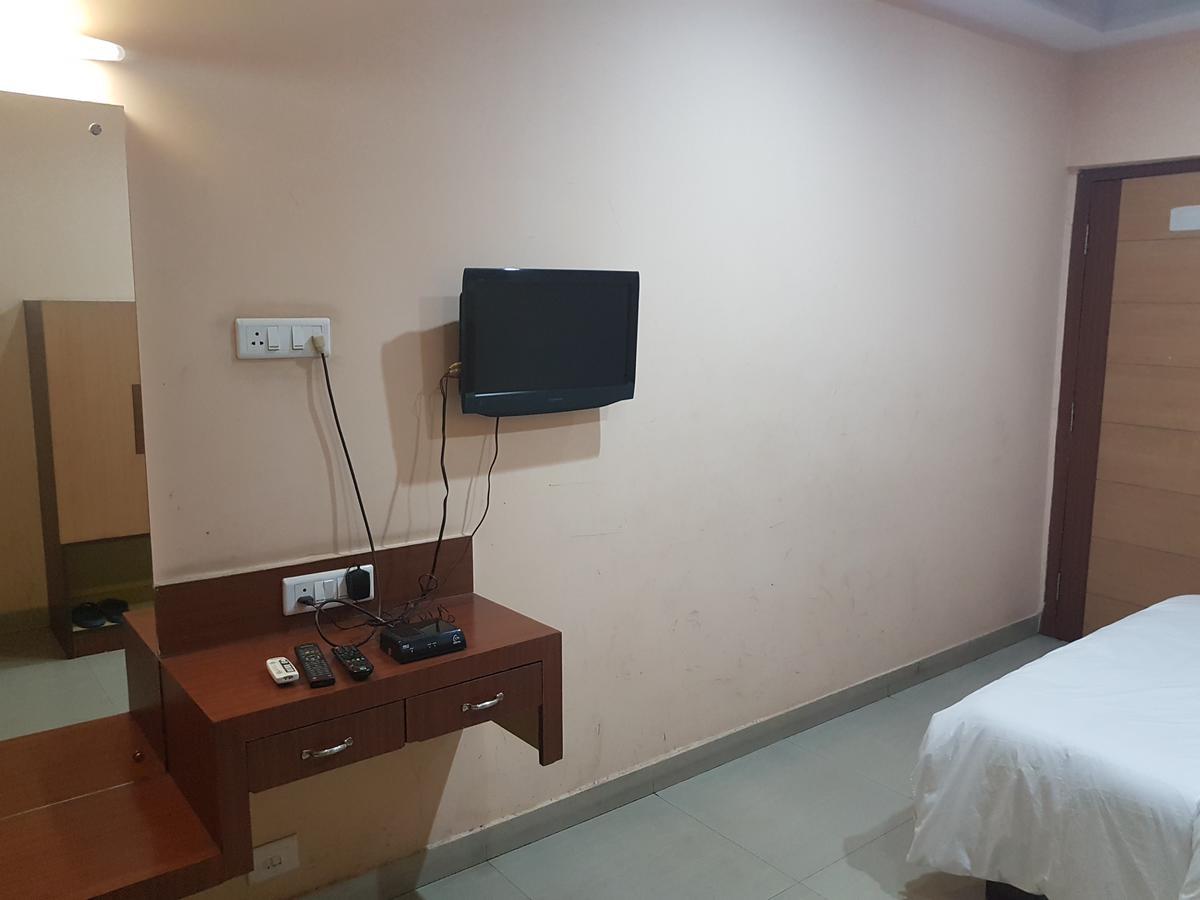 Hotel Simla Силигури Екстериор снимка