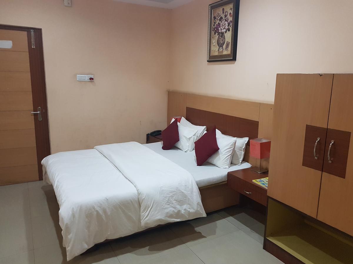 Hotel Simla Силигури Екстериор снимка