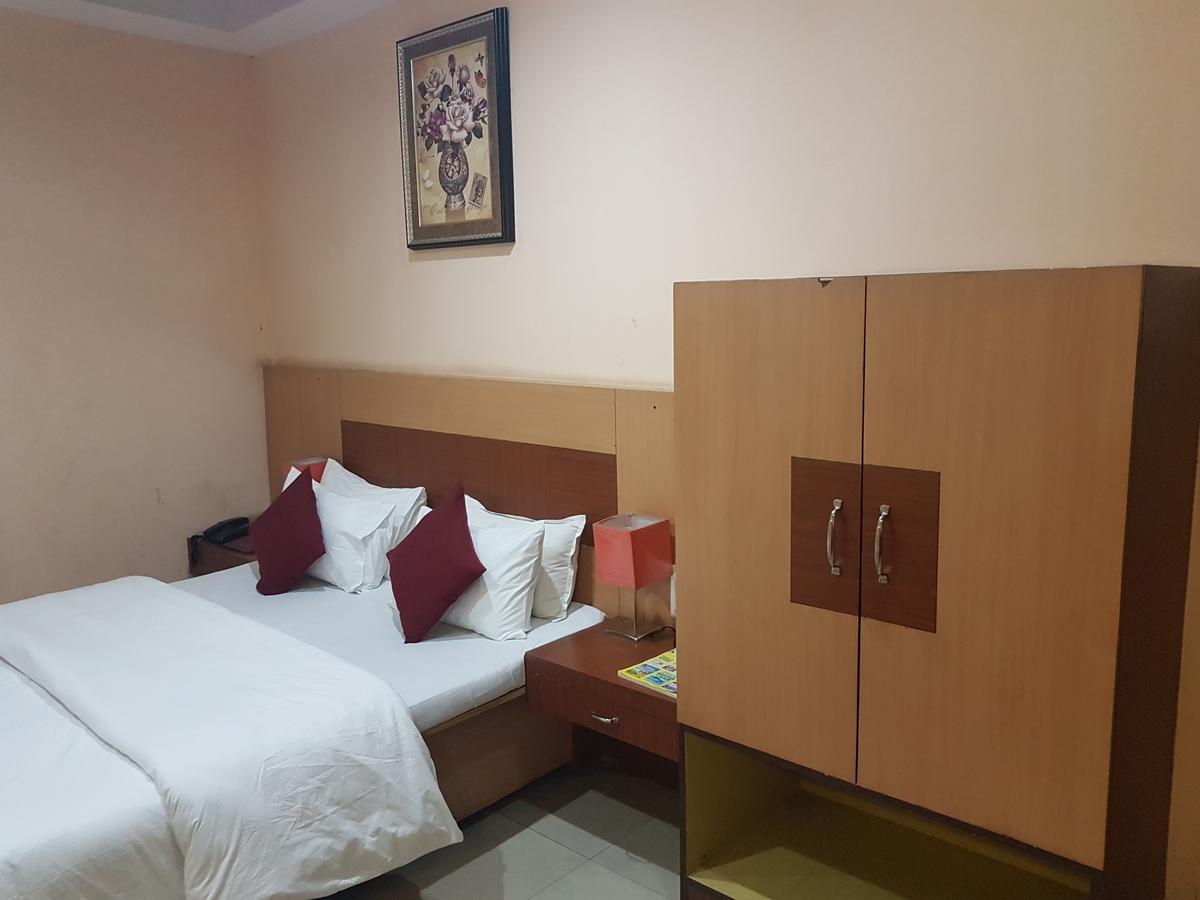 Hotel Simla Силигури Екстериор снимка