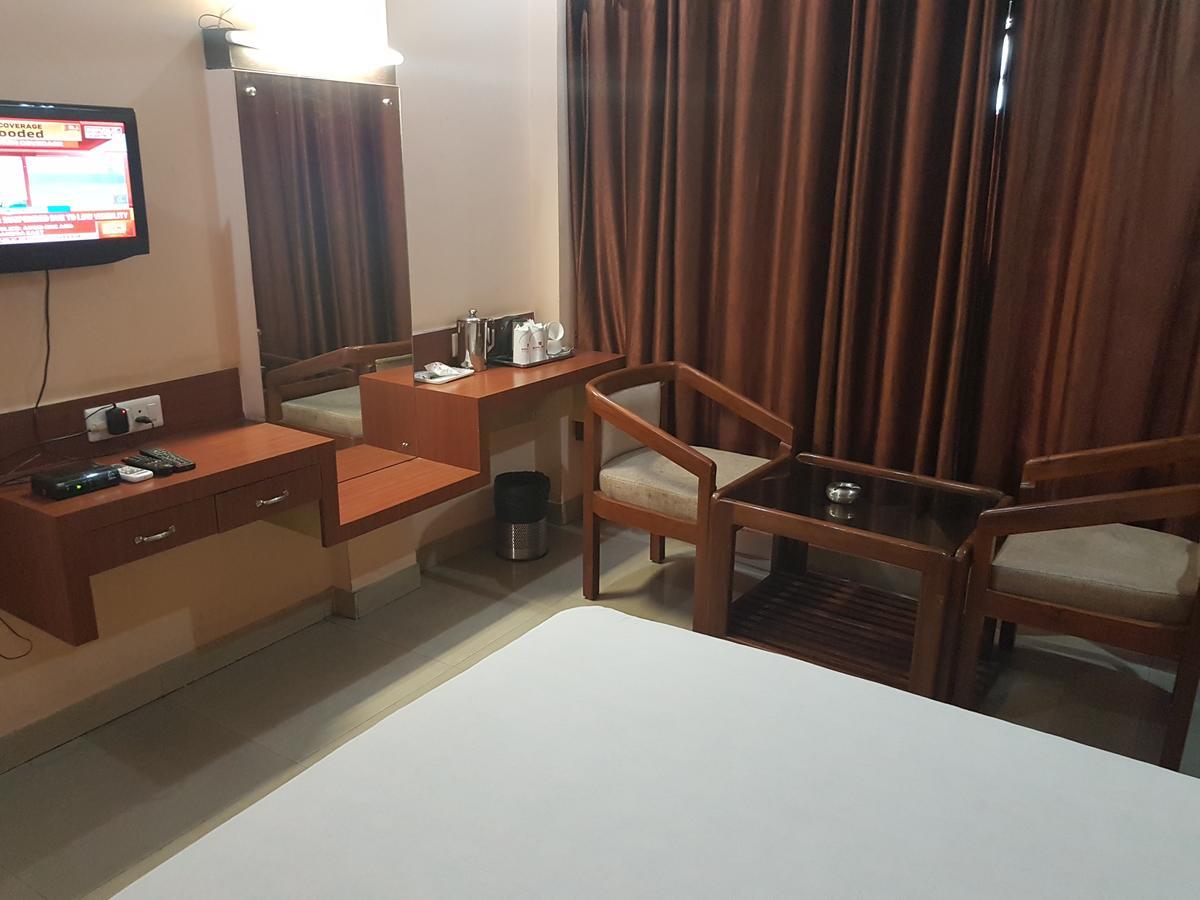 Hotel Simla Силигури Екстериор снимка