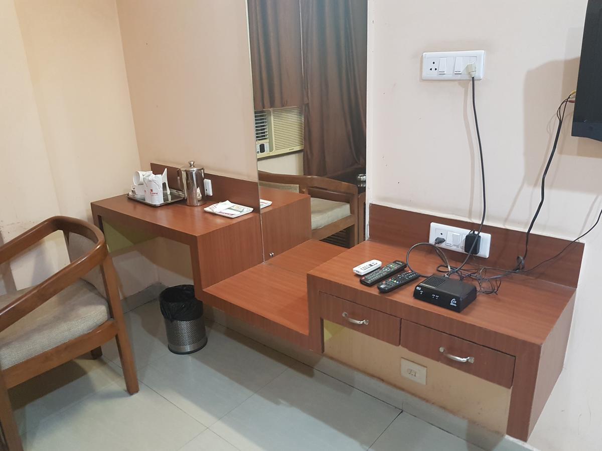 Hotel Simla Силигури Екстериор снимка